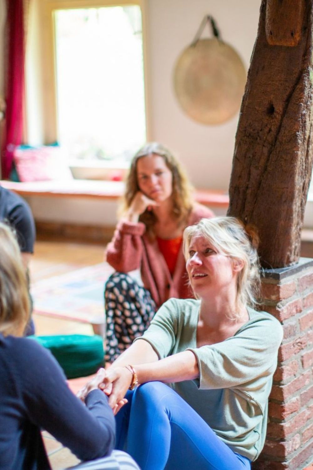 Deelnemers tijdens familieopstellingen, bronhoeve, Utrecht